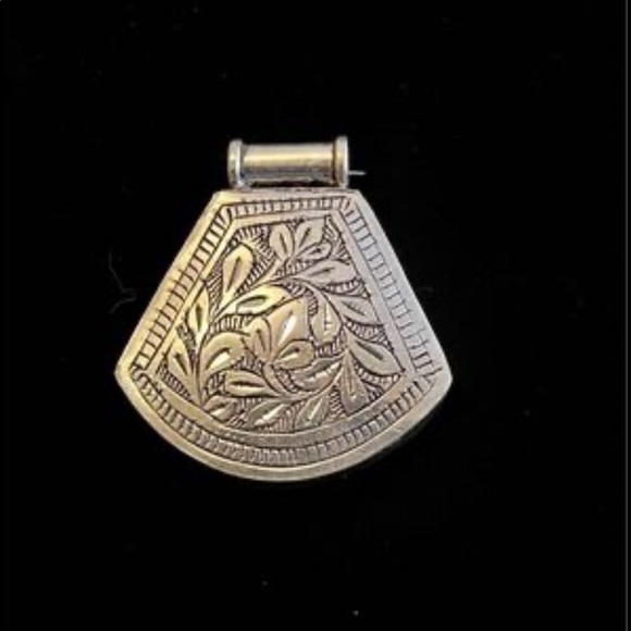 Hollow back silver pendants on choice! - Picture 6 of 10